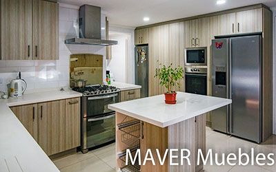 Muebles de cocina60 con cubierta de cuarzo blanco absoluto en comuna de Padre Hurtado Provincia de Talagante