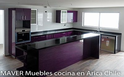 Muebles de cocina42 cubierta de cuarzo negro instalada en Arica