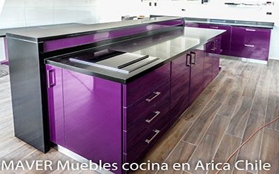 Muebles de cocina43 cubierta de cuarzo negro instalada en Arica