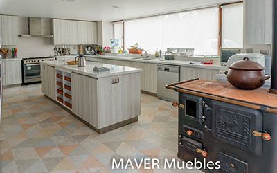 Muebles de cocina50 con cubierta de cuarzo blanco galaxy instalada en Catapilco, Comuna de Zapallar, Región de Valparaiso