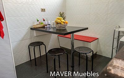 Muebles de cocina79 a medida instalada en Las Condes, Santiago de Chile, Cuarzo Silestone negro stellar